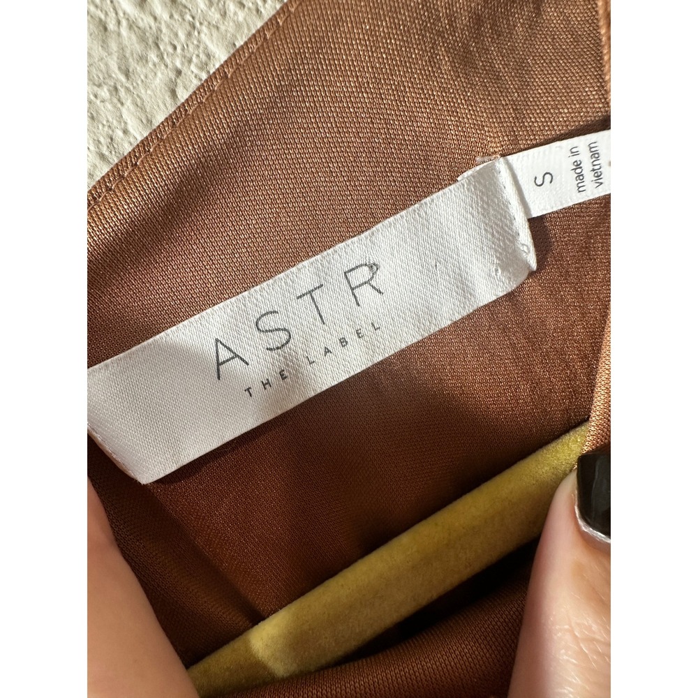 ASTR The Label Womens in S Brown Copper Plisse Pleated Midi Padded Shoulder